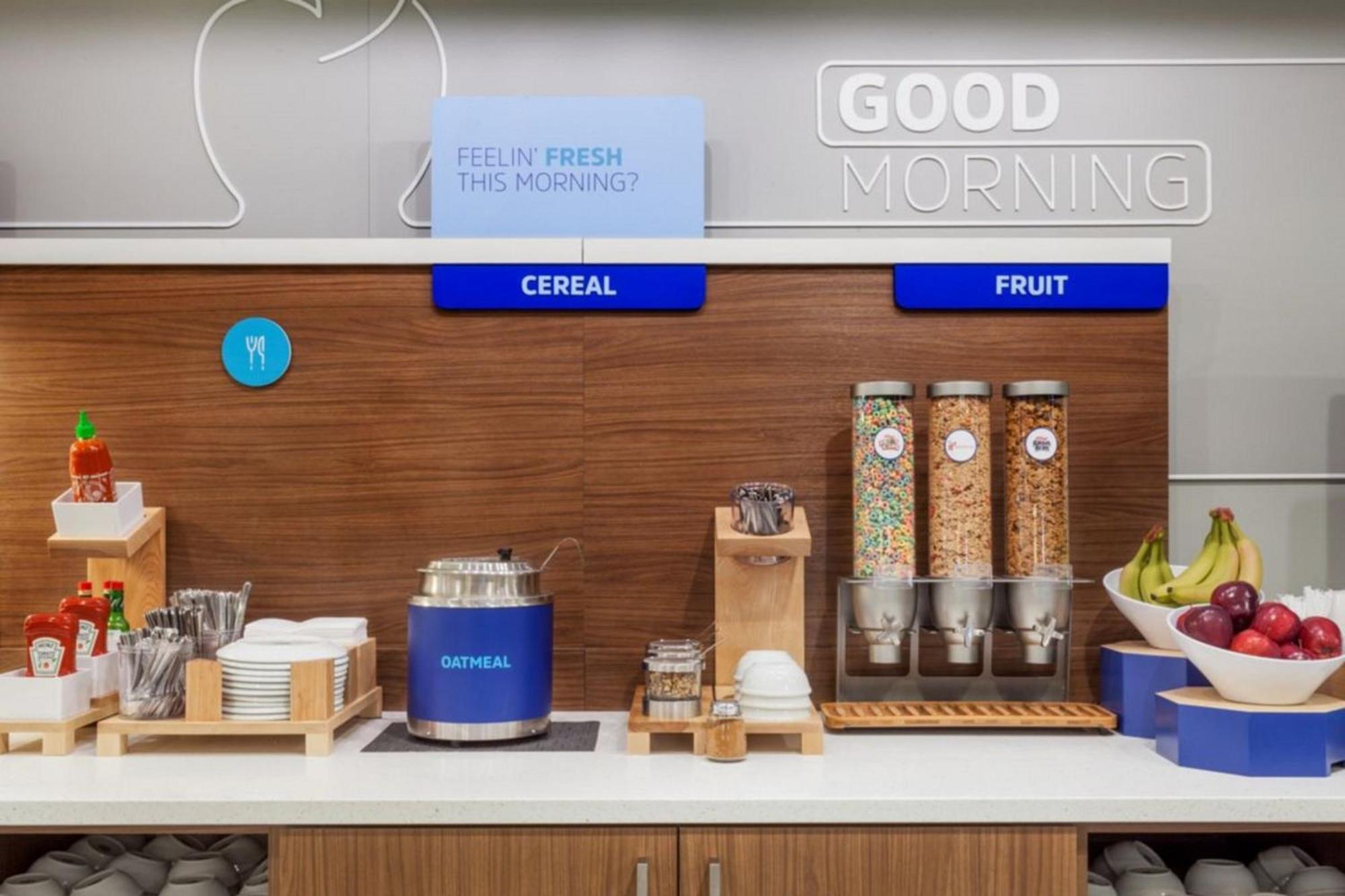 Holiday Inn Express & Suites Chicago Schaumburg By Ihg Екстериор снимка