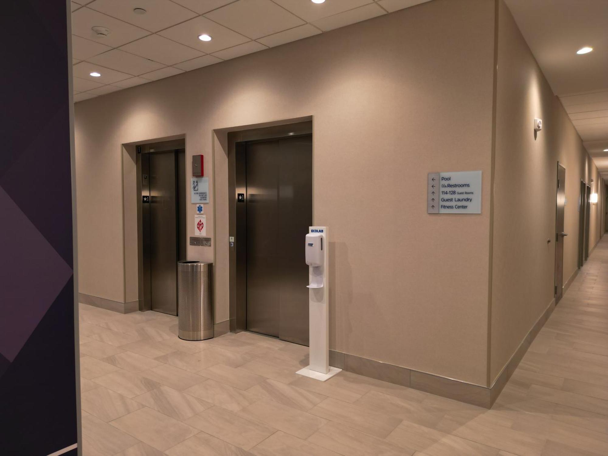 Holiday Inn Express & Suites Chicago Schaumburg By Ihg Екстериор снимка