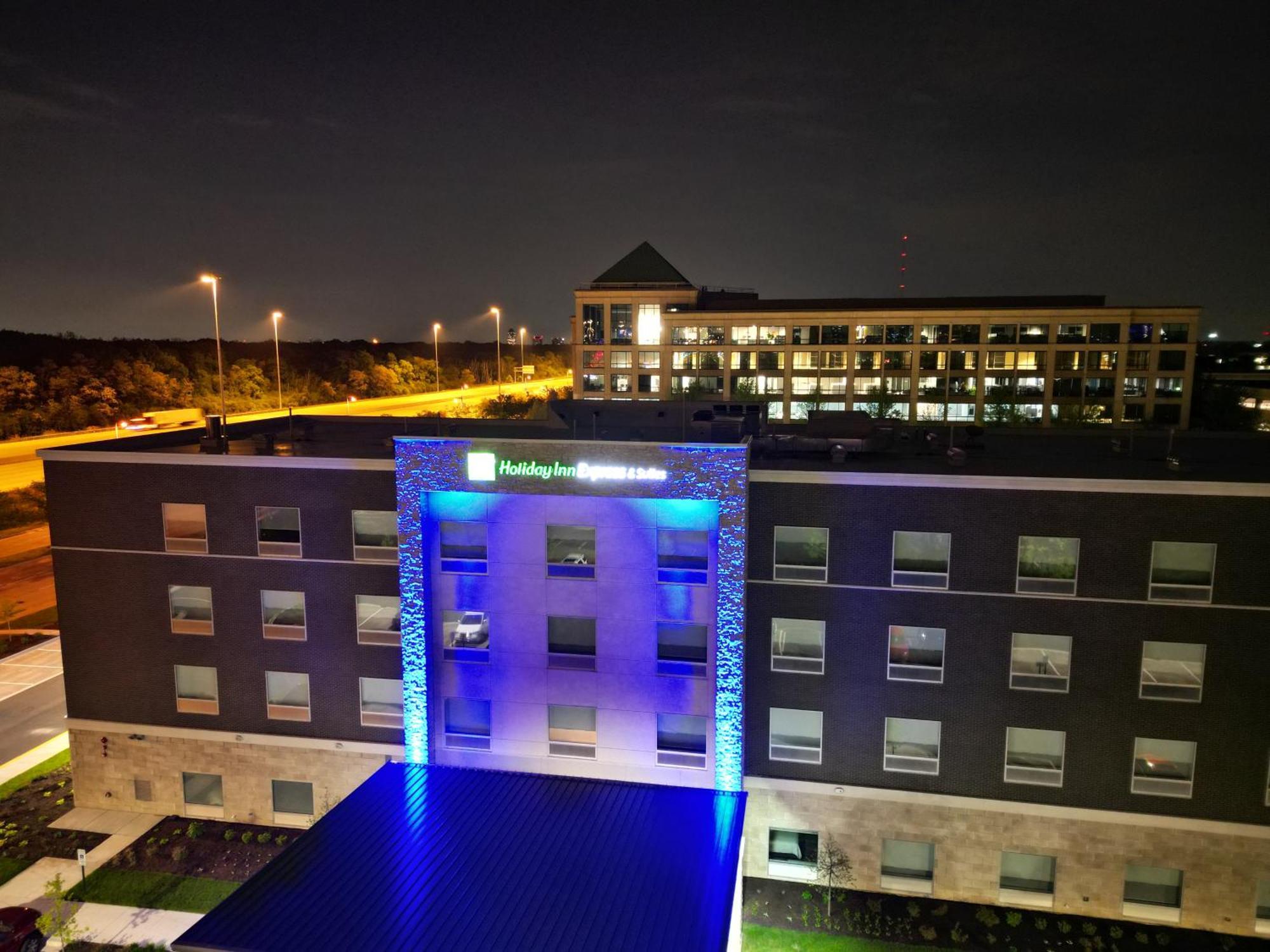Holiday Inn Express & Suites Chicago Schaumburg By Ihg Екстериор снимка
