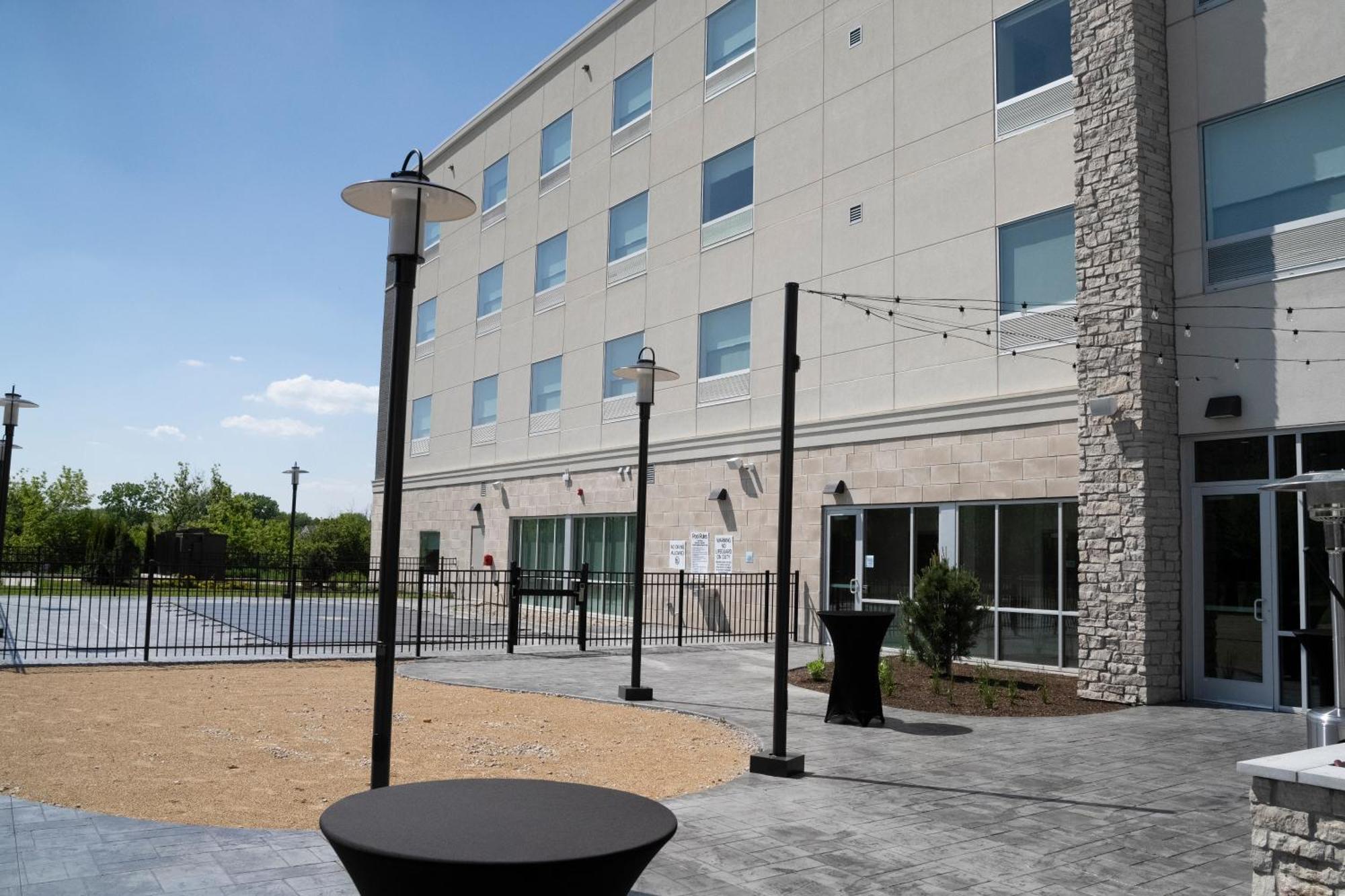 Holiday Inn Express & Suites Chicago Schaumburg By Ihg Екстериор снимка