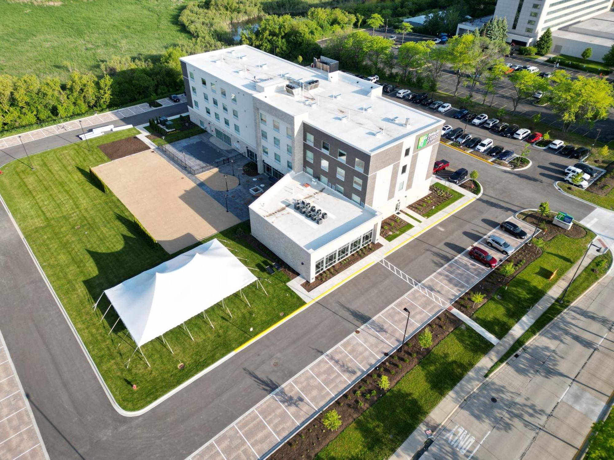 Holiday Inn Express & Suites Chicago Schaumburg By Ihg Екстериор снимка