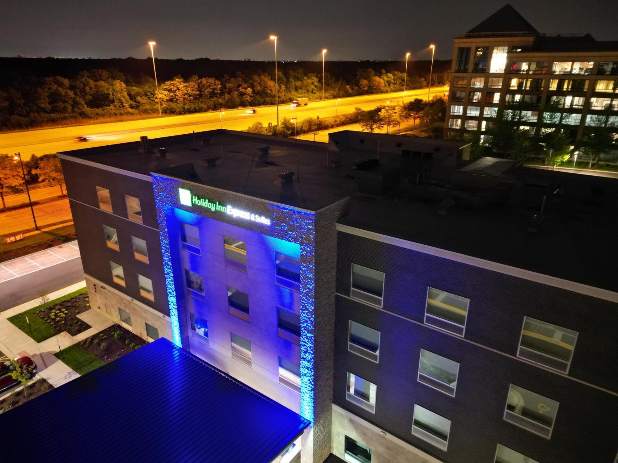 Holiday Inn Express & Suites Chicago Schaumburg By Ihg Екстериор снимка