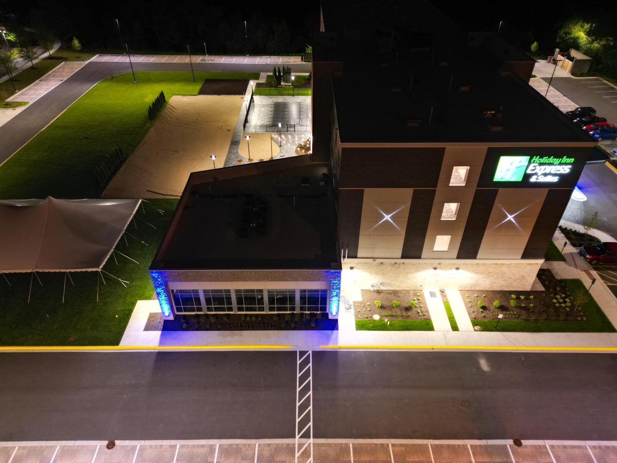 Holiday Inn Express & Suites Chicago Schaumburg By Ihg Екстериор снимка