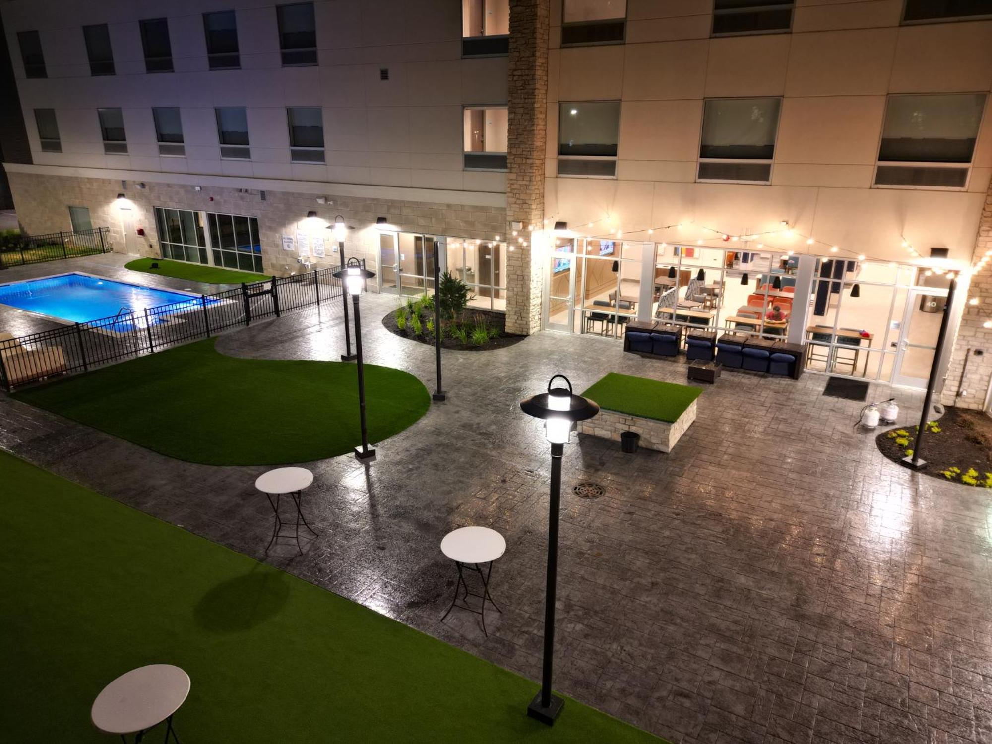 Holiday Inn Express & Suites Chicago Schaumburg By Ihg Екстериор снимка