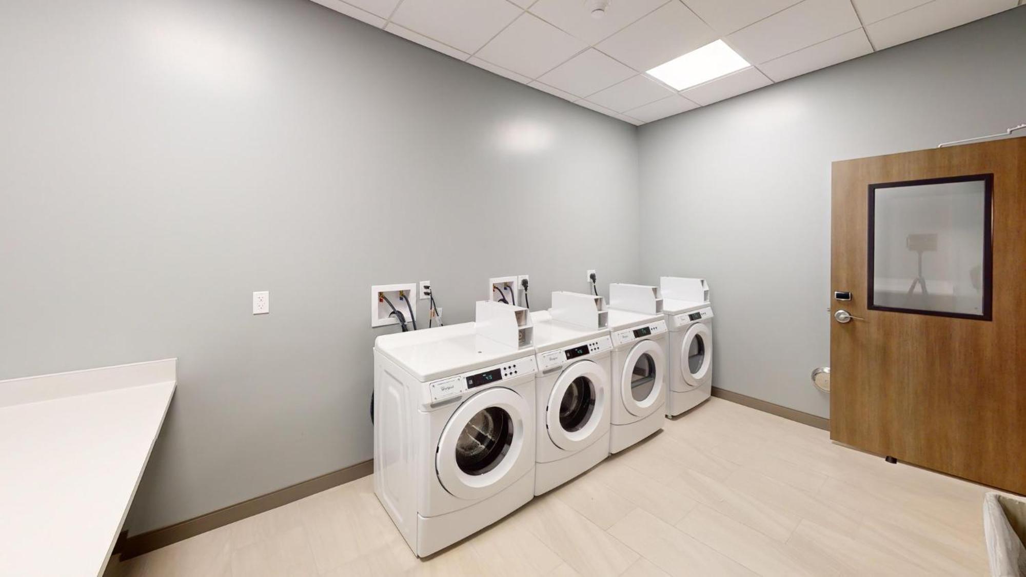 Holiday Inn Express & Suites Chicago Schaumburg By Ihg Екстериор снимка