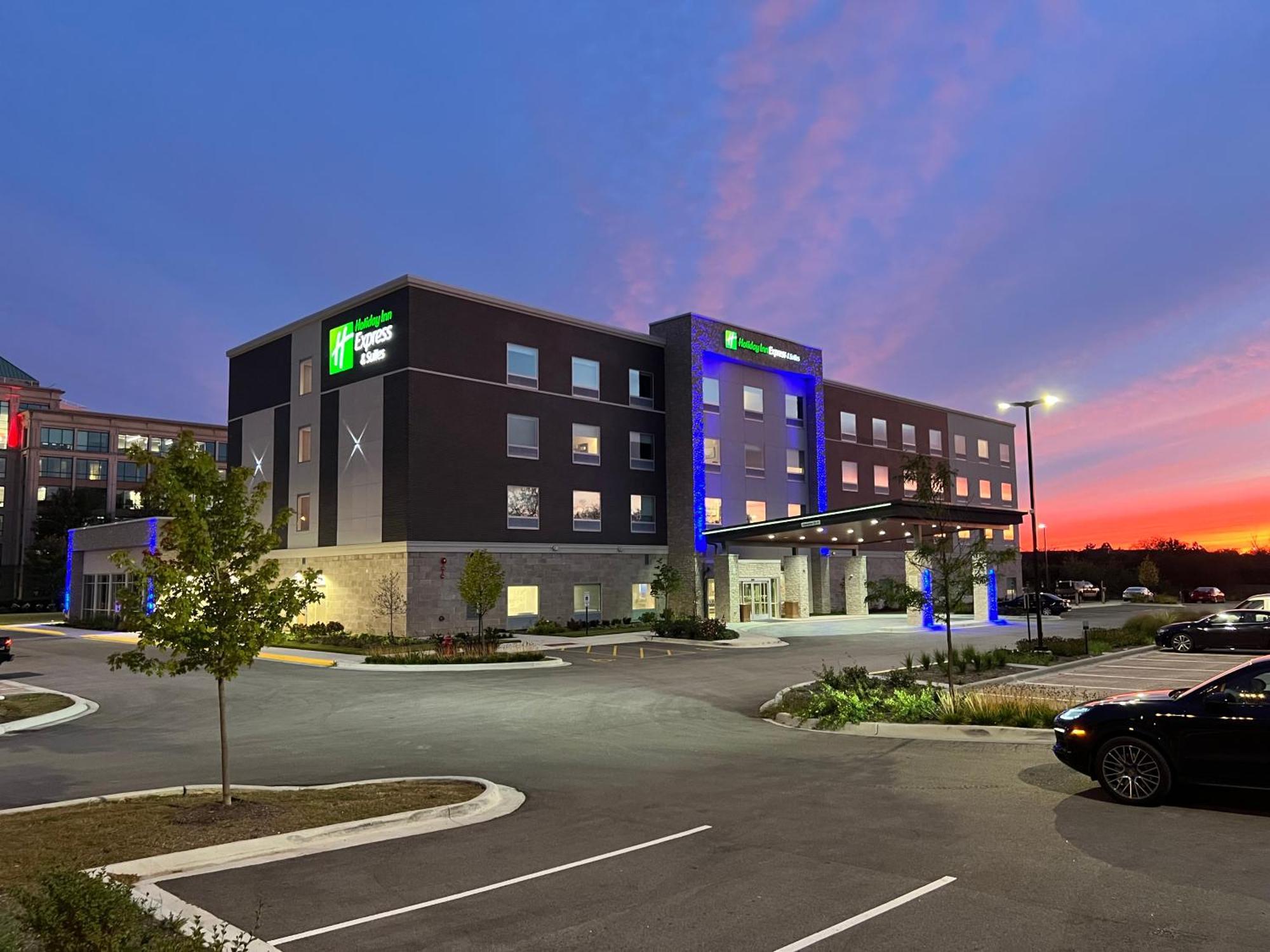Holiday Inn Express & Suites Chicago Schaumburg By Ihg Екстериор снимка