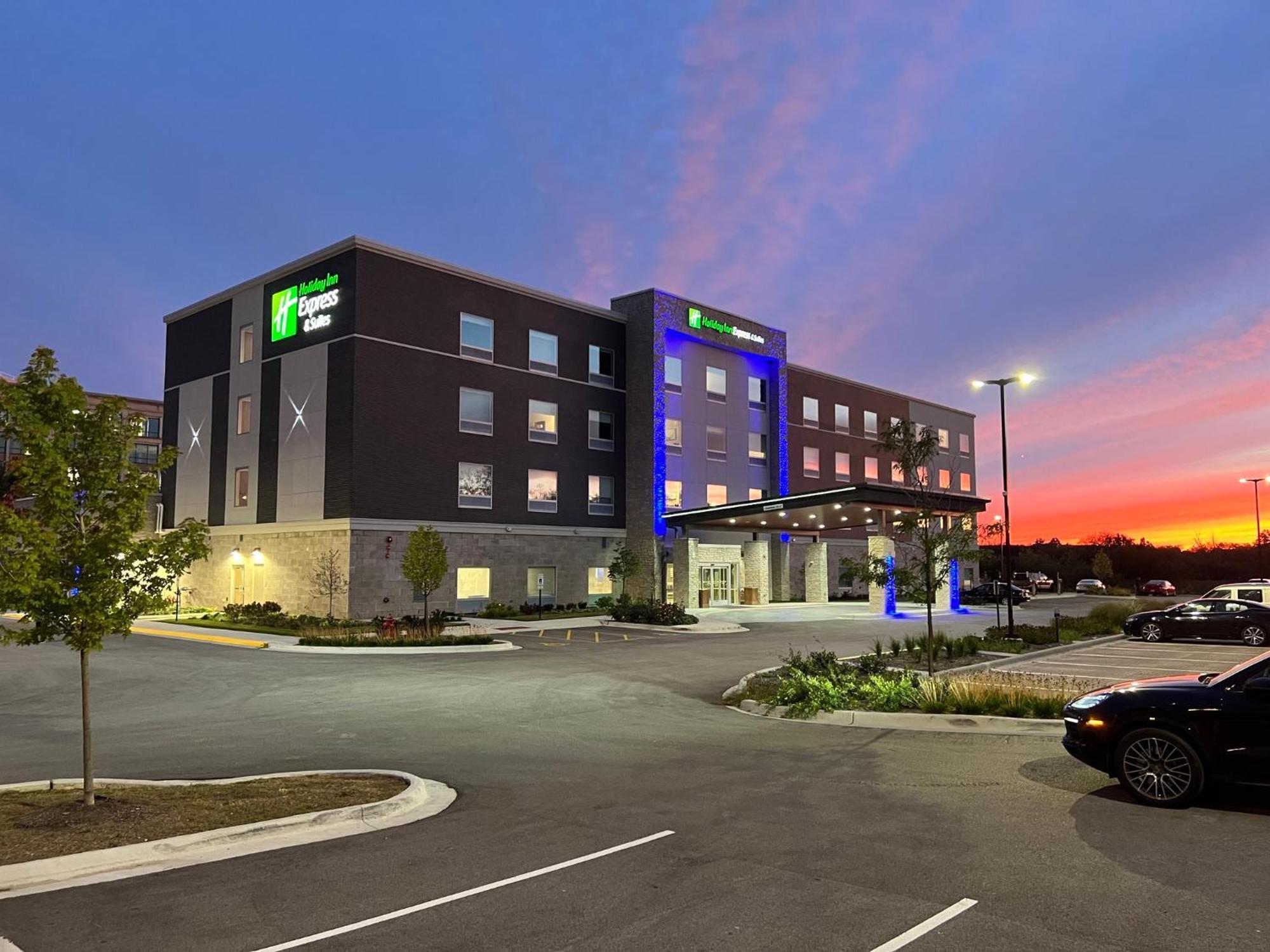 Holiday Inn Express & Suites Chicago Schaumburg By Ihg Екстериор снимка